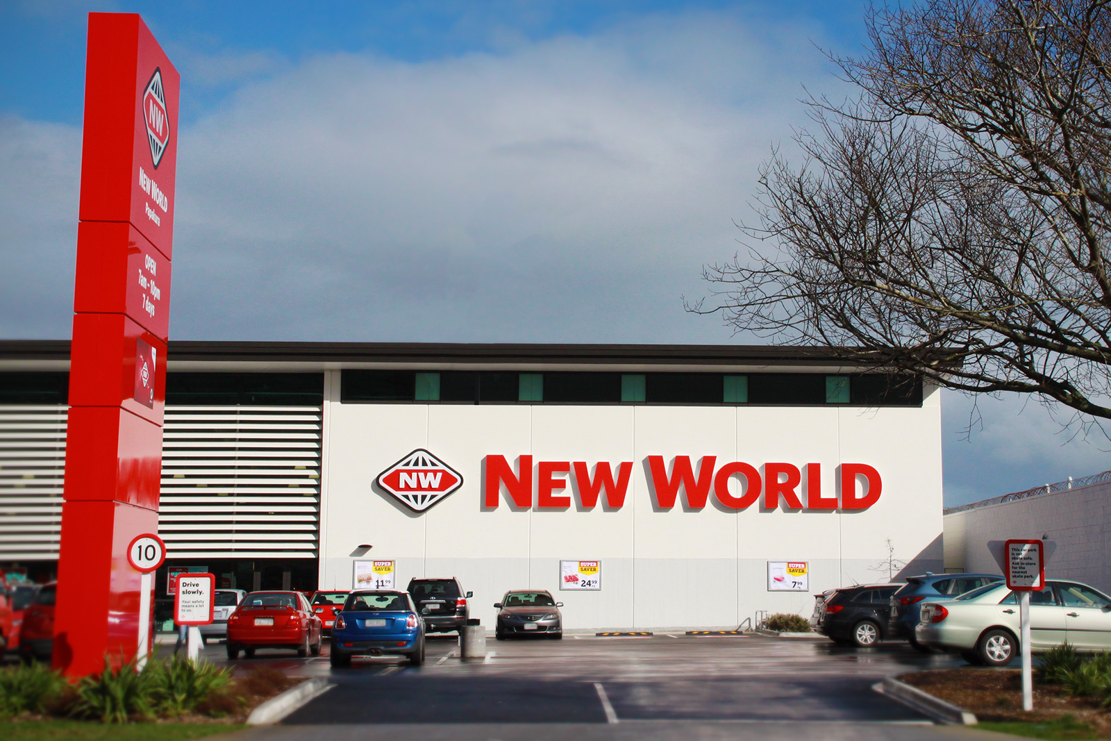 new world papakura 3d illuminated letters roadside pylon signage